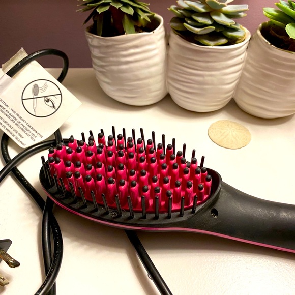 Simply Straight Ceramic Hair Straightening Brush - Picture 1 of 5
